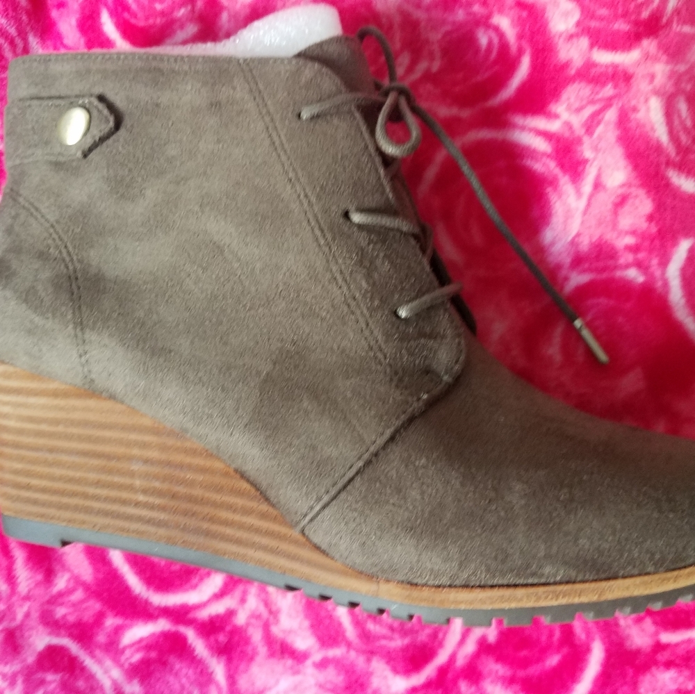 BNIB Dr Scholl's wedge booties